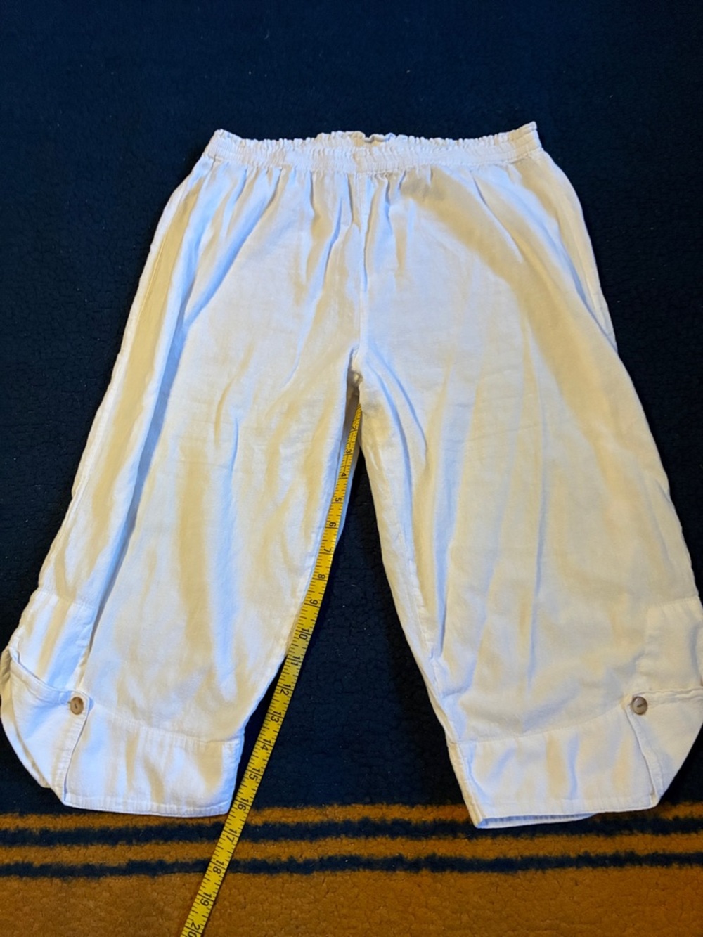 Eucalyptus White Elastic-Waist Button-Tab Capri Shorts/pants